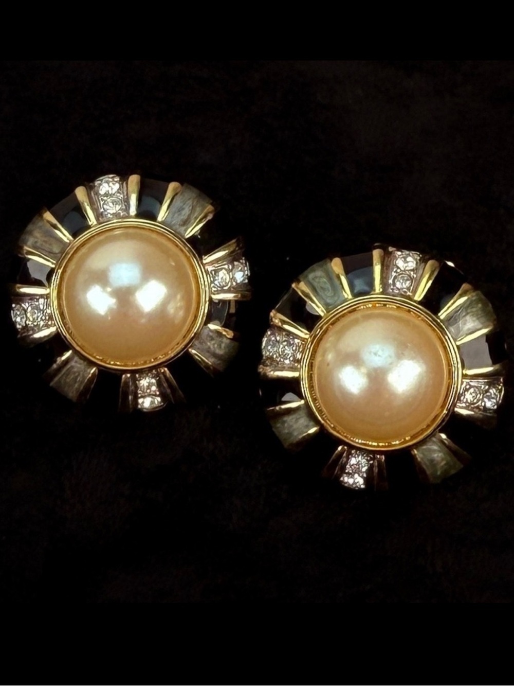 Vintage goldtone, faux pearl clip on earrings